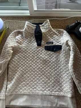 Patagonia women’s Quilted Pullover Jacket in Off-White with Navy Details
